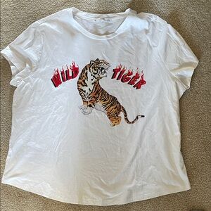 ⚠️ LAST DAY Tiger Graphic Tee Women’s Size Medium